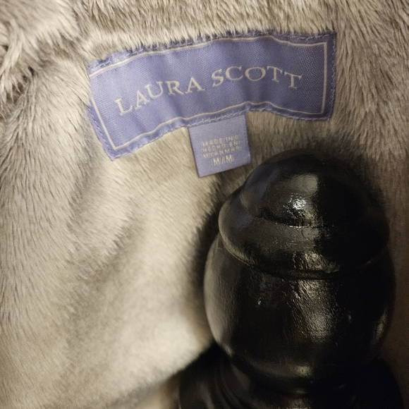 Vest by Laura Scott - Picture 3 of 6